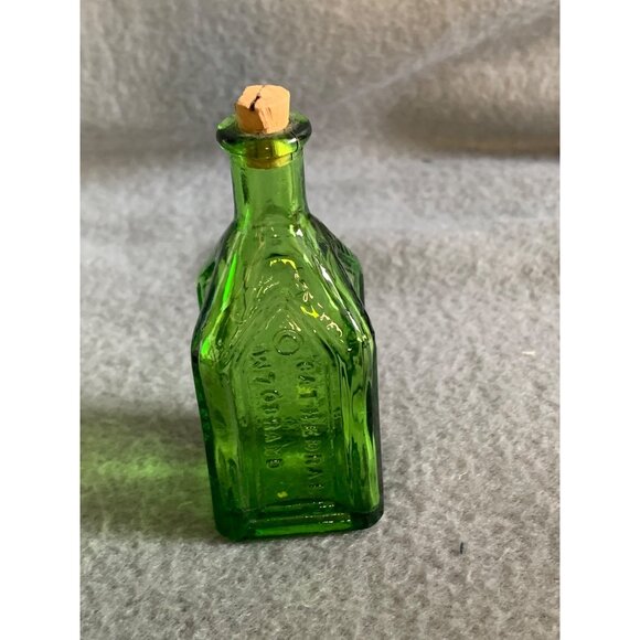 Chief Wahoo Electric Tonic Green Glass Cathedral Bottle 3" Walbridge Vintage - Picture 12 of 12